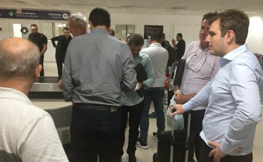 Deputado e prefeitos, vítimas da vez do impasse no aeroporto (VÍDEOS)