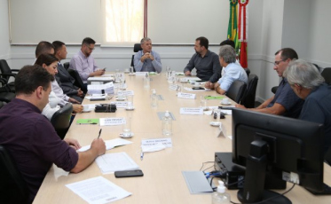 Prefeitos de nove cidades participam de reuniões sobre projetos do Plano 1000