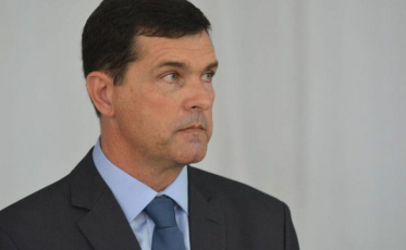 “Estão consertando vazamento de água e nada mais”