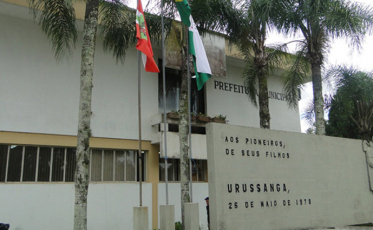 Três servidores são exonerados em Urussanga