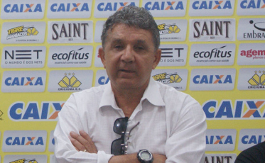 “Ninguém sabe quem manda”, diz Beto Ferreira sobre o Criciúma