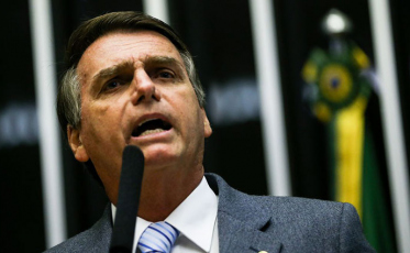 Bolsonaro inicia dieta líquida; ainda não há previsão de alta