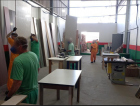 Reeducandos do Presídio Regional de Araranguá produzem móveis para famílias do RS