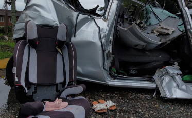 Cadeirinha salva vida de criança na BR-101 em SC (FOTOS)