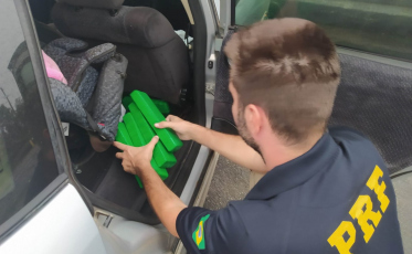 Criança de 3 anos viajava ao lado de 250 quilos de maconha