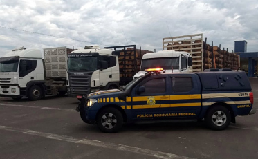 Três carretas somam quase 28 toneladas de excesso de peso em Araranguá