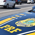 Jovem motociclista morre após grave acidente com carreta na BR-101