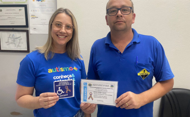 Primeira carteirinha de identificação para autismo é entregue em Morro da Fumaça