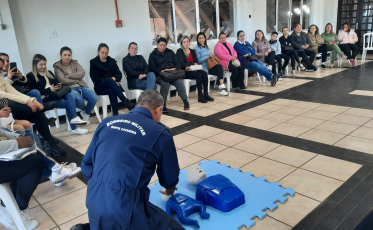 Profissionais de Balneário Rincão passam por treinamento de primeiros socorros