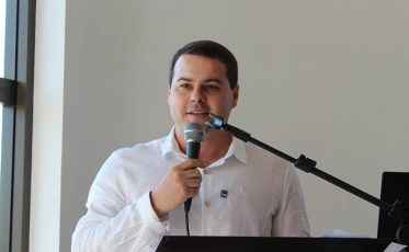 Primo Menegalli Junior assume Prefeitura de Araranguá