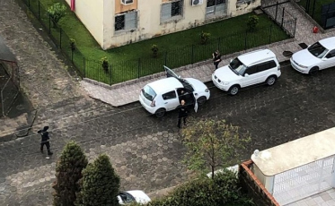 Dois são presos em flagrante com mais de 400 pedras de crack e munições