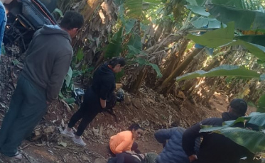 [Vídeo] Turista sofre queda de quadriciclo em área de difícil acesso em Praia Grande
