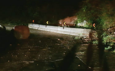 Trânsito em meia pista na Serra do Rio do Rastro