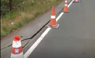 Rachaduras na pista são registradas na SC-390 (VÍDEO)