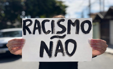 Luta contra o racismo: Grupo realiza manifestação em Criciúma