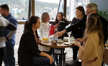 Manhã de visitas na nova sede da Som Maior e do 4oito (FOTOS)