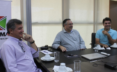 Salvaro se reúne com governador licenciado Raimundo Colombo