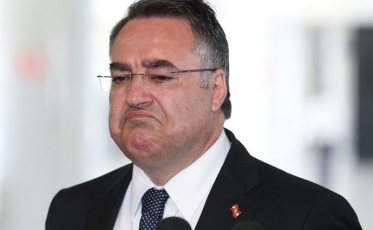 Colombo é internado no hospital para tratar diverticulite