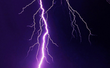 Homem morre após ser atingido por descarga elétrica