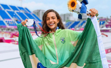 Medalhista olímpica Rayssa Leal pode retornar a Criciúma no começo de 2022