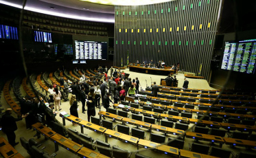 Congresso retoma atividades com maior renovação da história recente