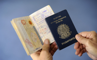 Sem passaporte? PF ameaça suspender emissão do documento em novembro