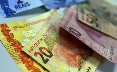 Receita paga restituições do segundo lote do IRPF 2021