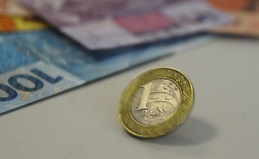 Aposentados do INSS começam a receber segunda parte do décimo terceiro