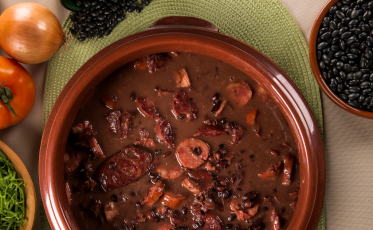 O que não pode faltar em uma boa feijoada 