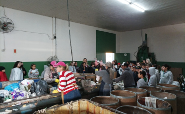 Alunos das escolas Jakob Arns e Waldemar Casagrande participam de visita técnica na Acafor