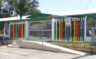 Duas reformas de escolas entregues nesta terça-feira