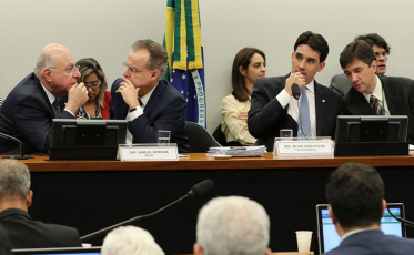 Novo relatório da reforma da Previdência mantém economia de R$ 1 tri