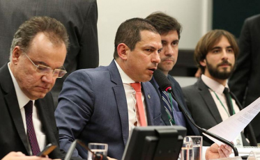 Idade mínima para aposentadoria de policiais permanece em 55 anos