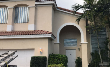 Moradores da Flórida reforçam suas casas aguardando o Furacão Irma 