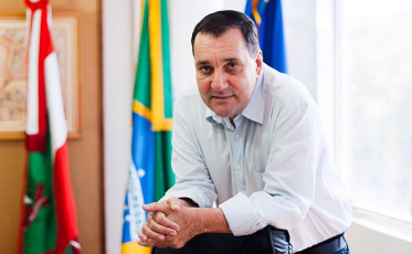 Reitor da UFSC é preso em operação da PF