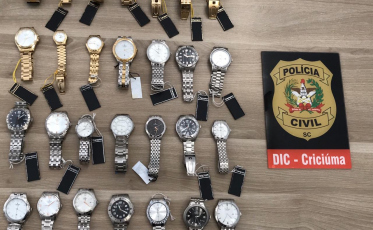 Polícia Civil recupera 28 relógios roubados de joalheira