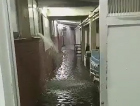 Água da chuva entra pela janela de hospital no RS (VÍDEO)