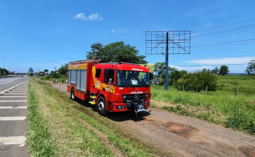 Sombrio: Bombeiros resgatam homem eletrocutado preso em placa de publicidade