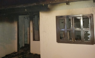 Residência pega fogo e mobiliza Bombeiros em Içara