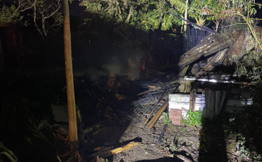 Incêndio destrói residência em Araranguá