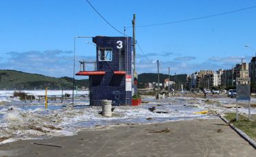 Marinha alerta para ressaca no mar