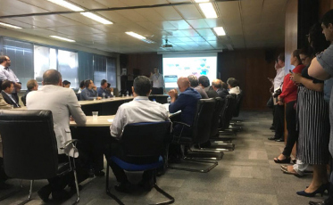 Reunião na Celesc: Sede alugada de Criciúma é um problema