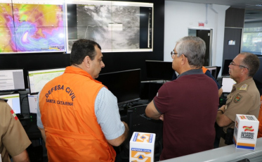 Governo avalia os possíveis impactos da formação de um ciclone no Litoral de SC