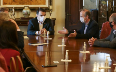 Governo e Fecam debatem estratégias para combate à pandemia