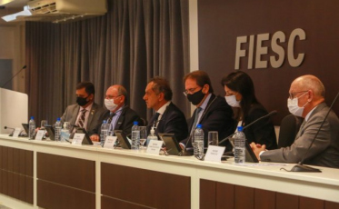 Reunião discute fortalecimento de parcerias comerciais em Santa Catarina