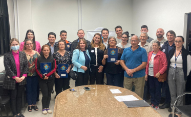 Governo de Içara entrega oito matrículas de imóveis pelo Reurb