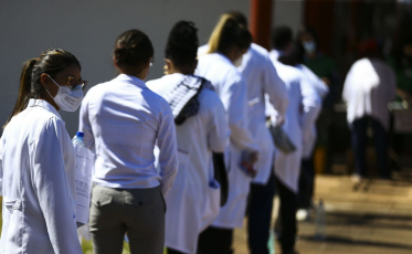 Brasil tem 546 mil médicos; proporção é de 2,56 por mil habitantes