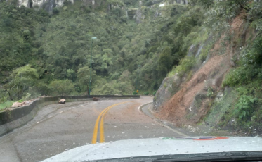 Trânsito é liberado na Serra do Rio do Rastro após queda de barreiras