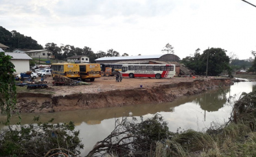Fomos até o local em que a água arrastou um ônibus (VÍDEO)