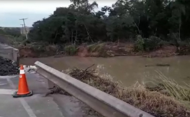 Rio Sangão subiu ao nível da ponte
